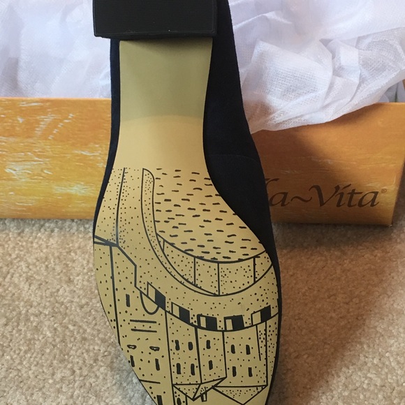 Bella Vita Navy Suede pumps. NWOT - Picture 5 of 8